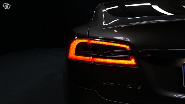 Tesla Model S 25