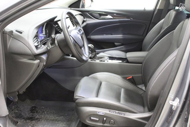 Opel Insignia 11
