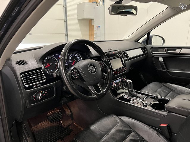 Volkswagen Touareg 8
