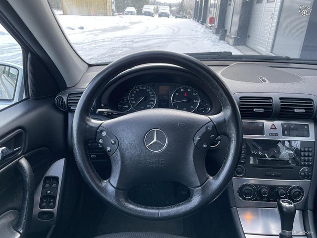 Mercedes-Benz C 8