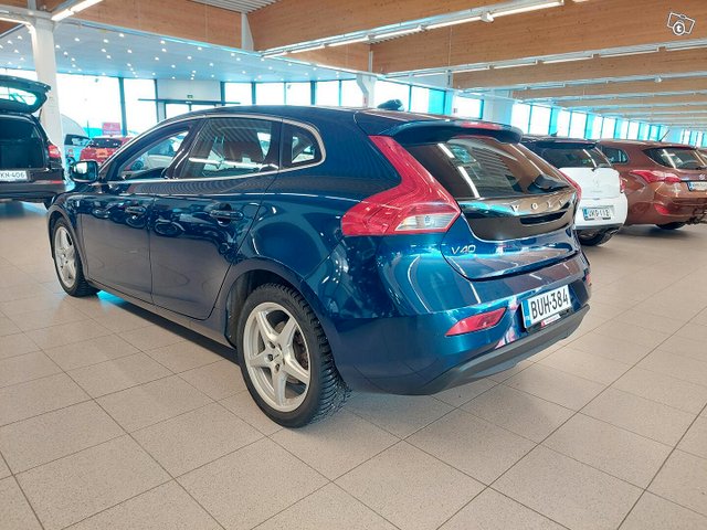 Volvo V40 4