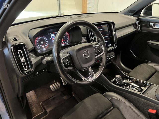 Volvo XC40 9