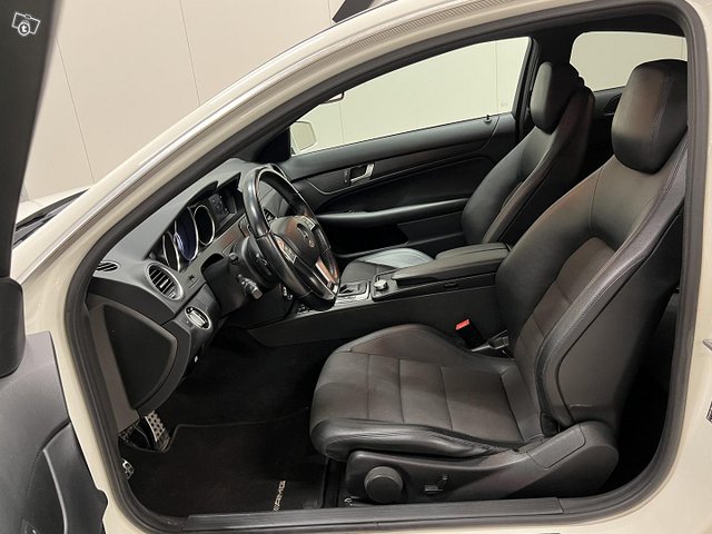 Mercedes-Benz C 8