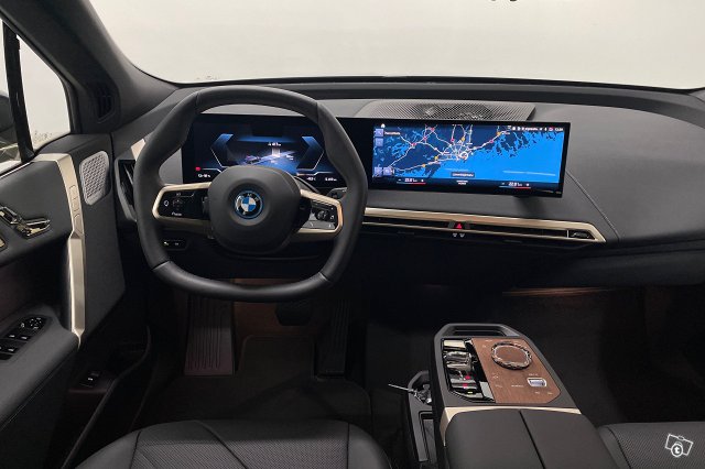 BMW IX 8