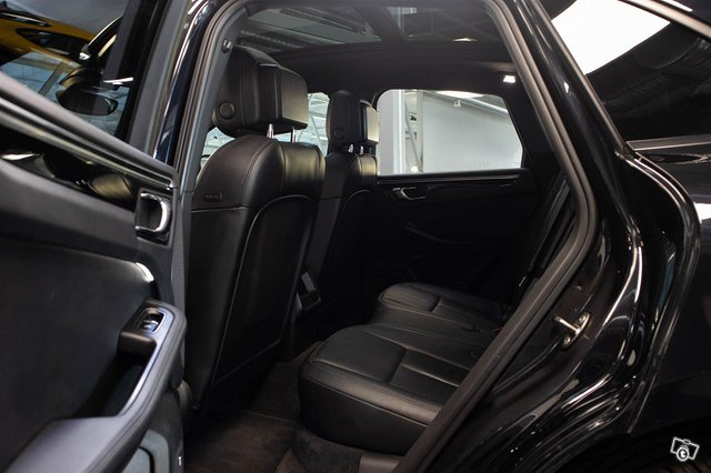 Porsche Macan 8