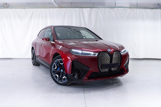 BMW IX, kuva 1