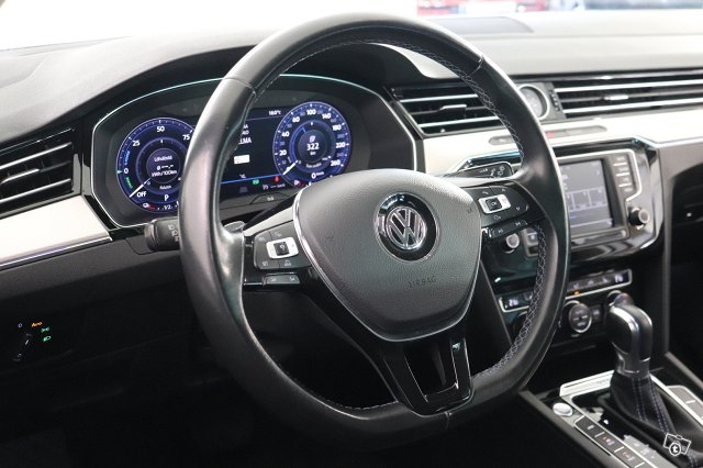 Volkswagen Passat 9