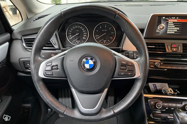 BMW 218 12