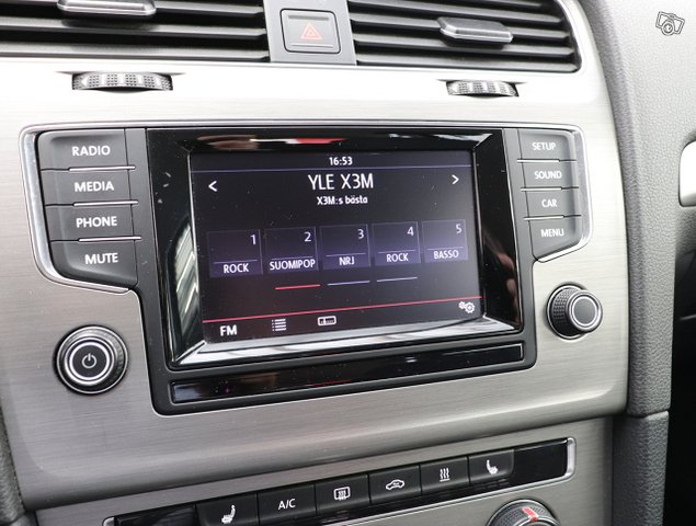 Volkswagen Golf 9