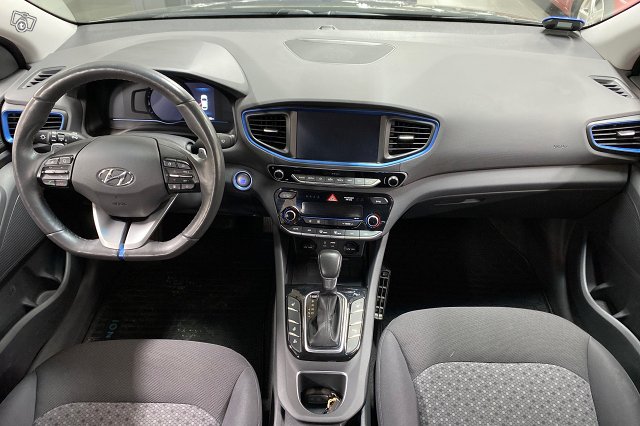 HYUNDAI IONIQ Plug-in 10