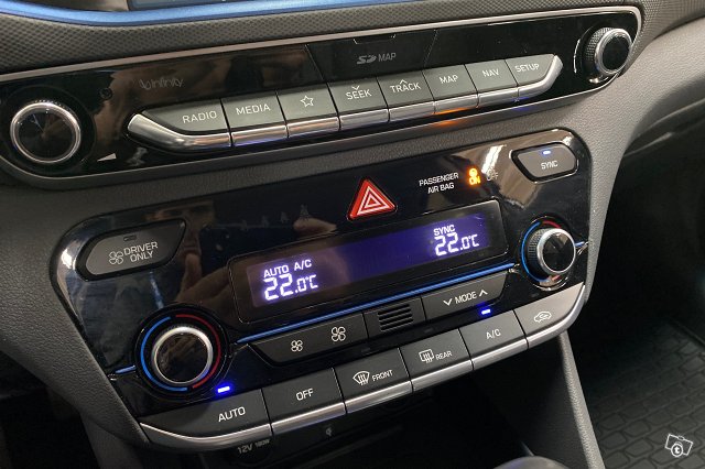 HYUNDAI IONIQ Plug-in 18