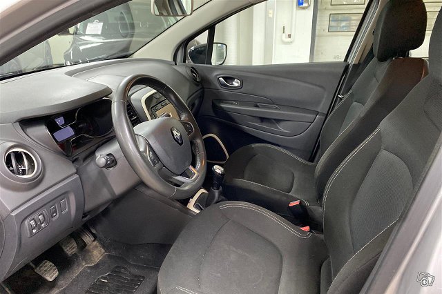 RENAULT Captur 9