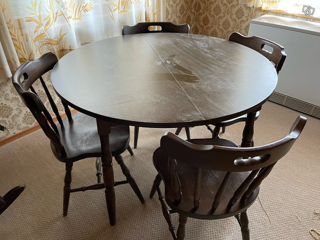 Bonanza pöytä ja tuolit, Pöydät...
