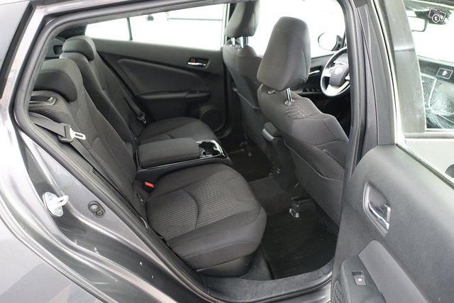 Toyota Prius Phev 8