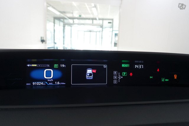 Toyota Prius Phev 23