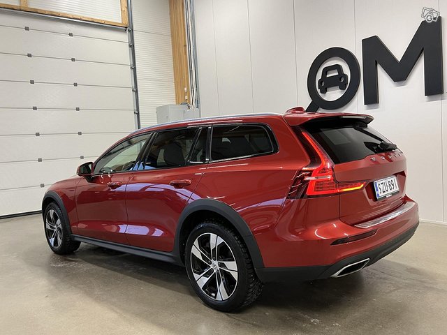 Volvo V60 Cross Country 4