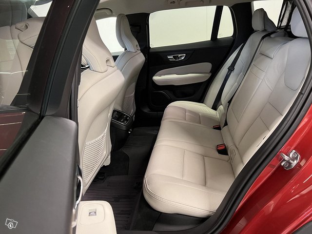 Volvo V60 Cross Country 12