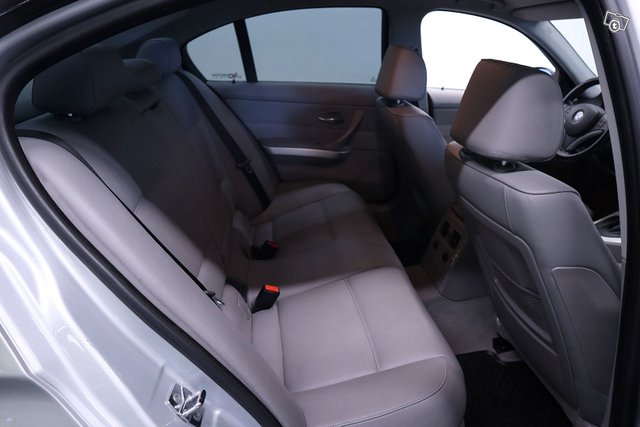 BMW 325 8