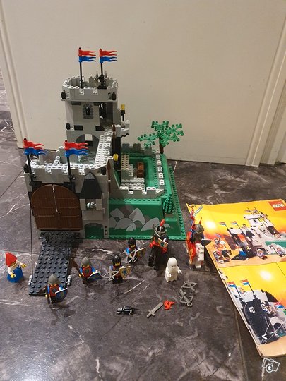 Lego-linna, Lelut ja pelit, Las...