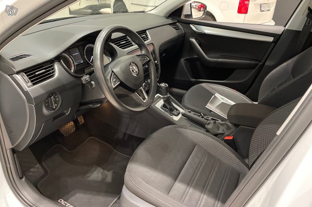 SKODA Octavia 8