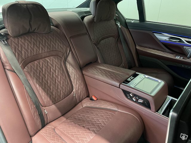 BMW 745 22