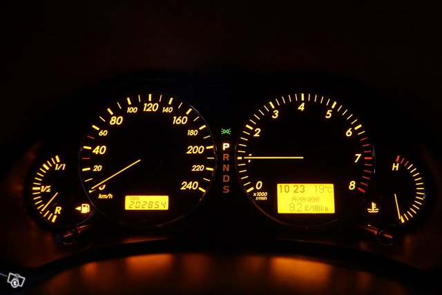 TOYOTA Avensis 9