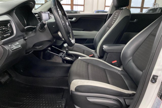 KIA STONIC 15