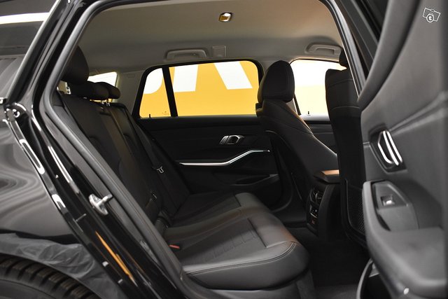 BMW 330 13