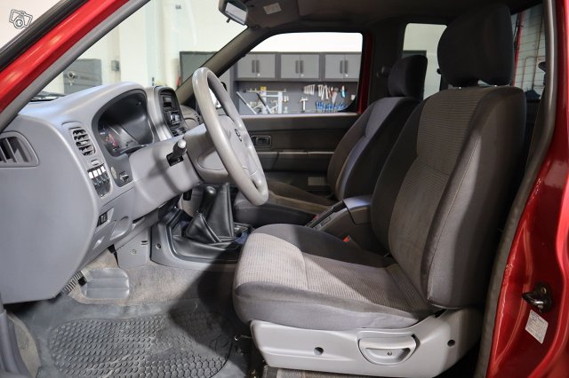 Nissan KING CAB 12