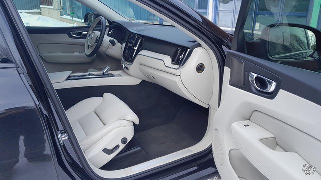 Volvo XC60 8