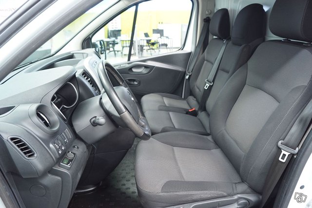 Renault Trafic 13