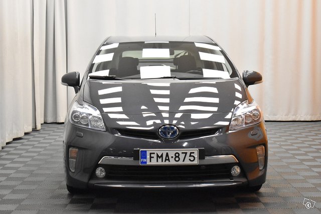 Toyota Prius PHEV 2