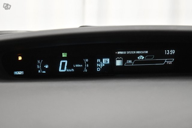 Toyota Prius PHEV 16
