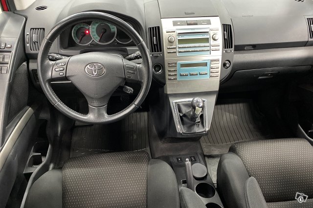 TOYOTA COROLLA VERSO 10