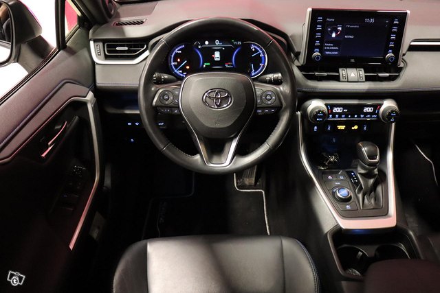 Toyota RAV4 12