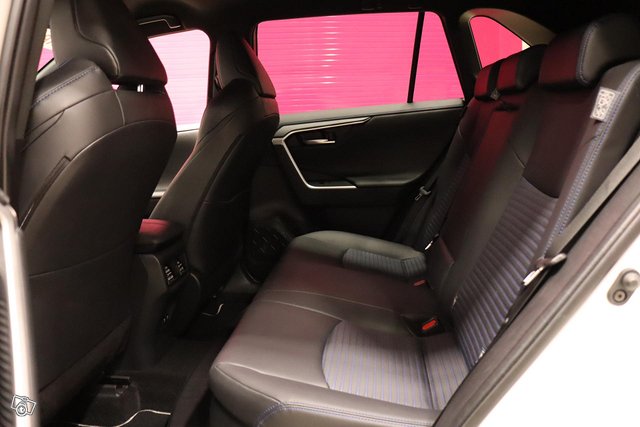 Toyota RAV4 15