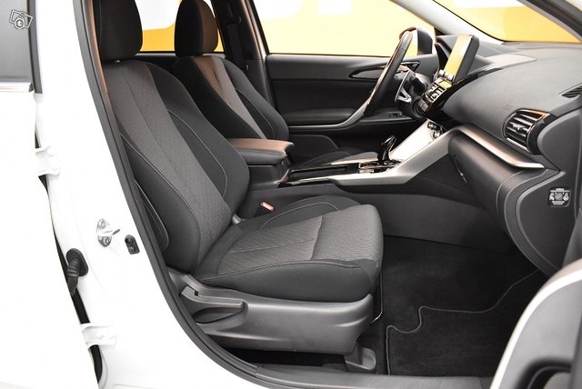 Mitsubishi Eclipse Cross 12