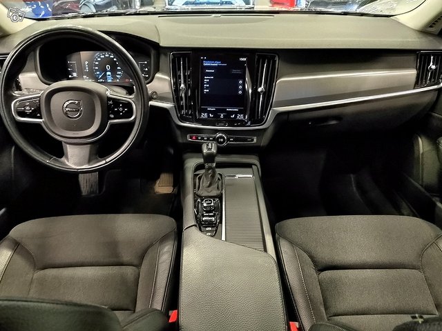 VOLVO V90 6