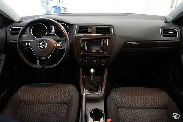 Volkswagen JETTA 10