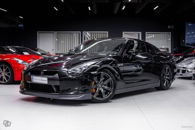 Nissan GT-R