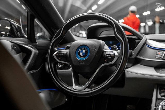 BMW I8 11