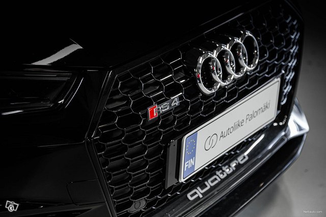 Audi RS4 6