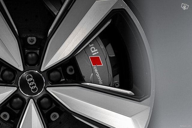 Audi RS4 9