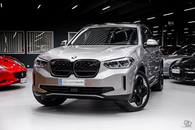 BMW IX3 2
