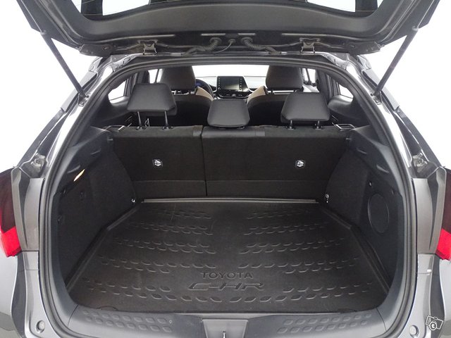 Toyota C-HR 13