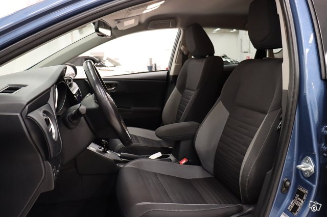 Toyota Auris 11