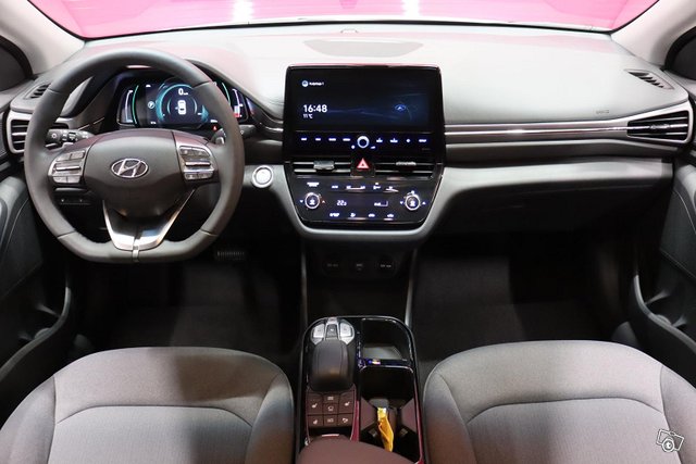 Hyundai Ioniq Electric 11