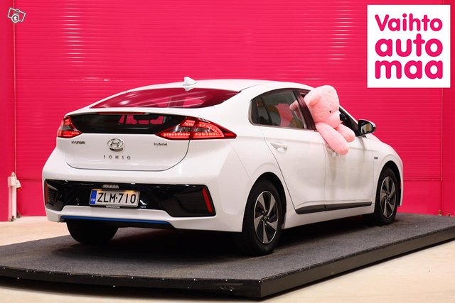 Hyundai Ioniq Hybrid 3