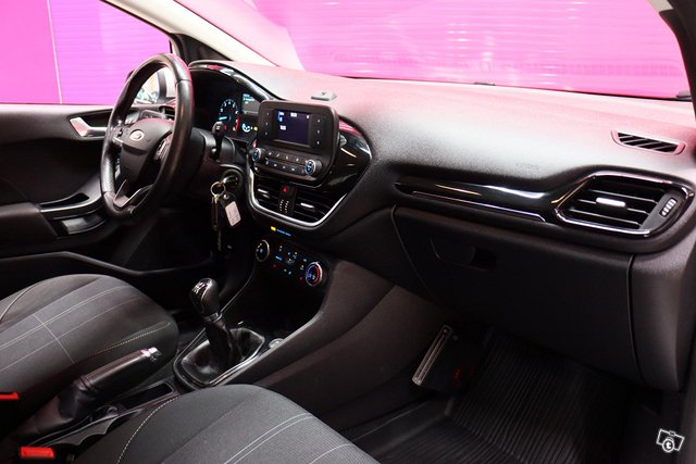 Ford Fiesta 12