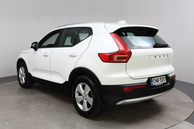 VOLVO XC40 4